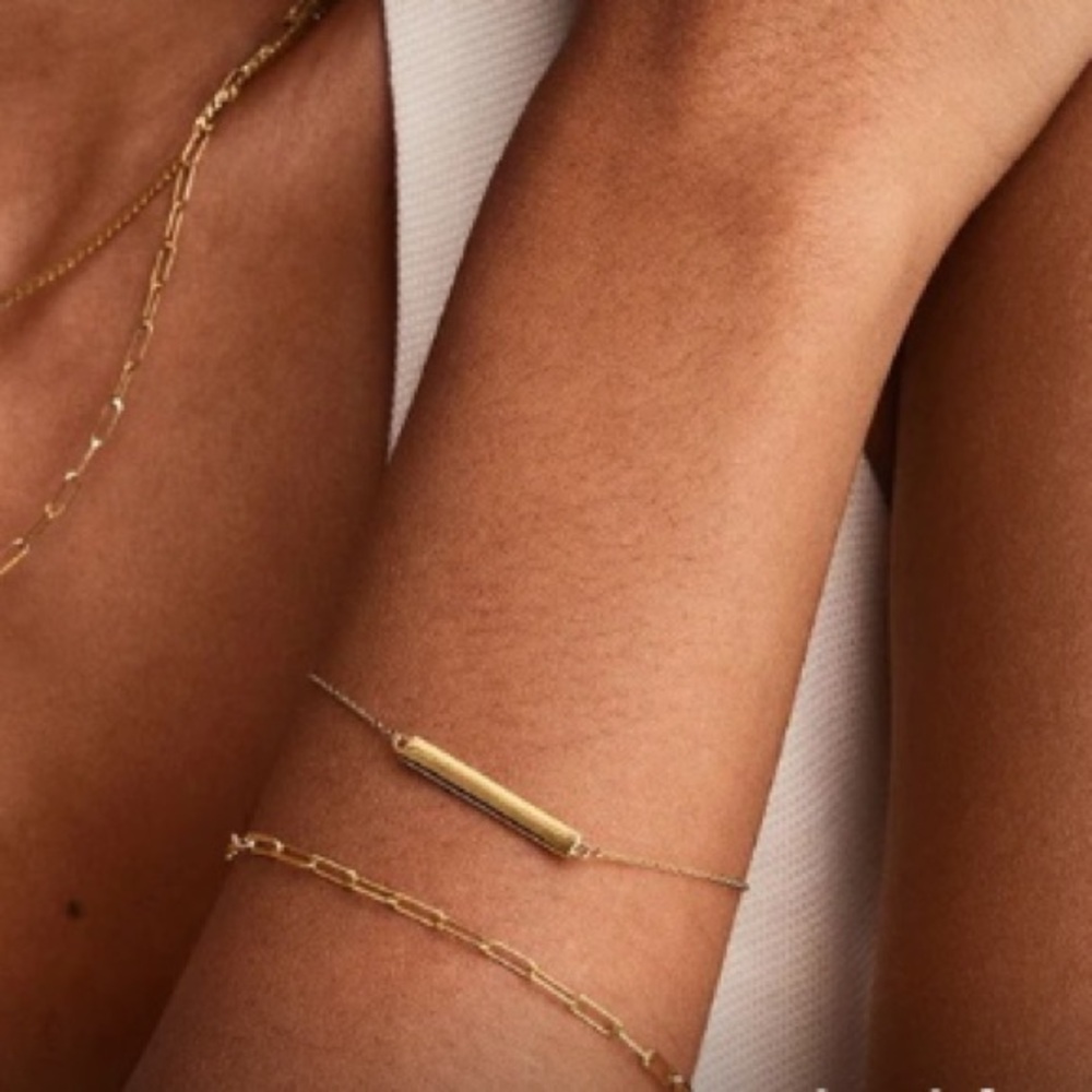 Mejuri Gold Paperclip Chain Bracelet
14k gold! - Picture 2 of 6